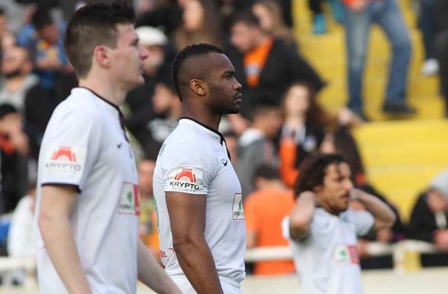 apoel-omobad-moments3-4