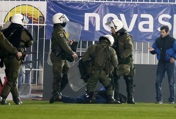 Μαχαιρώθηκε οπαδός του Ατρομήτου