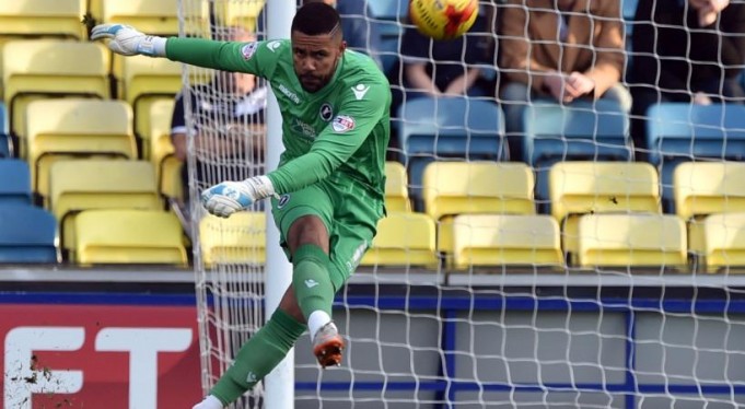 Απόκρουση τερματοφύλακα με το κεφάλι