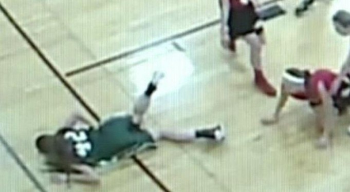 Απίστευτος τραυματισμός 14χρονης που της καρφώθηκε ξύλο στην κοιλιά