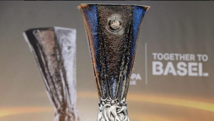 Κονταροχτυπήματα με φόντο τους «16»