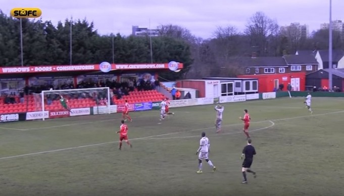 Γκολ από τερματοφύλακα στο «παραθυράκι»!