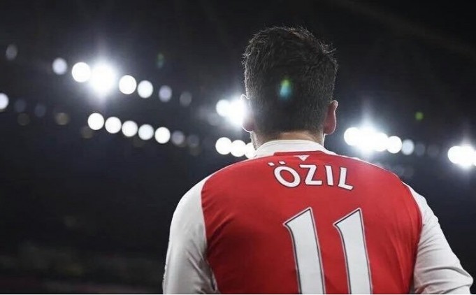 Ξεπέρασε Τζέραρντ και Γκιγκς ο Εζίλ!