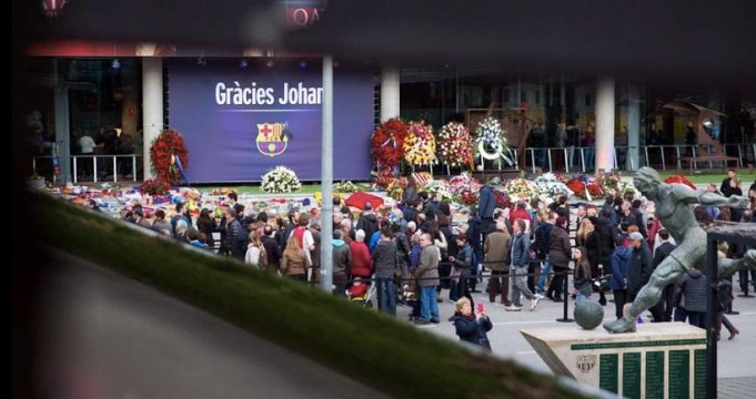 Σχεδόν 45.000 τίμησαν τον Γιόχαν Κρόιφ