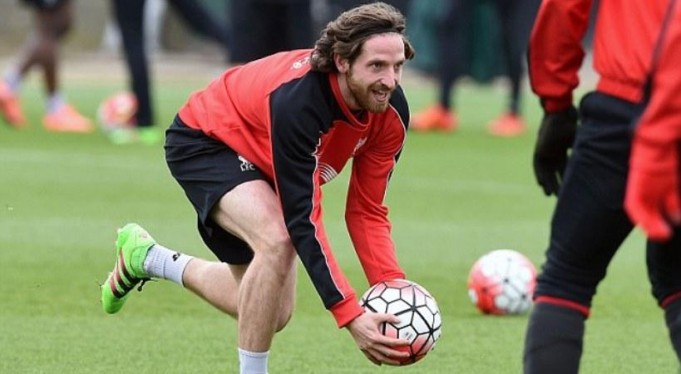 Ο Άλεν της Λίβερπουλ έχει 16 κότες για κατοικίδια!