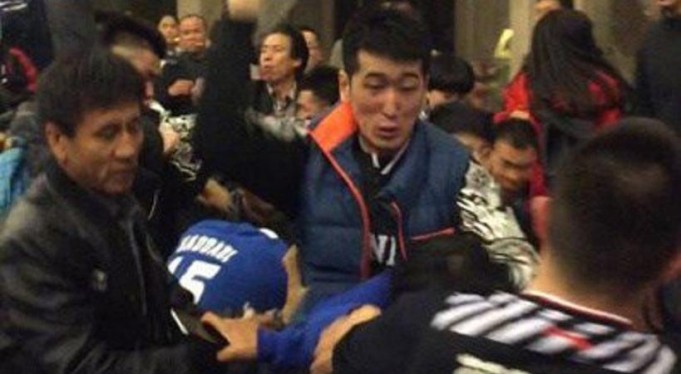Άγριο ξύλο ανάμεσα σε οπαδούς και παίκτες στην Κίνα