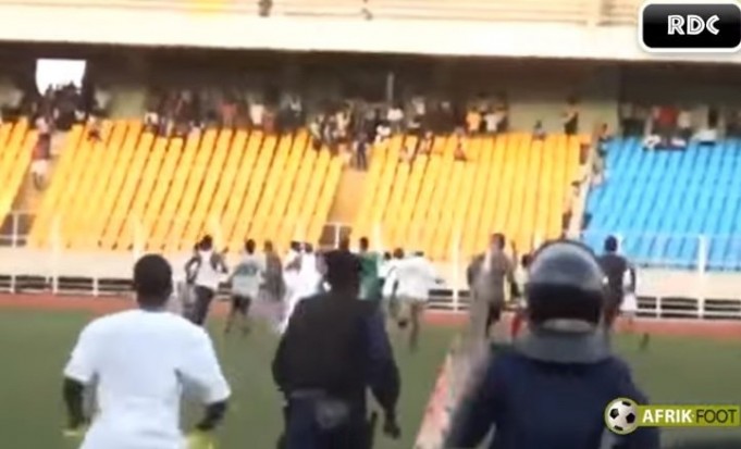 Απίστευτο ξύλο σε διαιτητή στο Κονγκό!