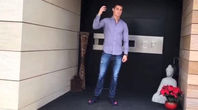 Ο πιο τυχερός άνθρωπος του κόσμου μένει δίπλα στον Κριστιάνο Ρονάλντο