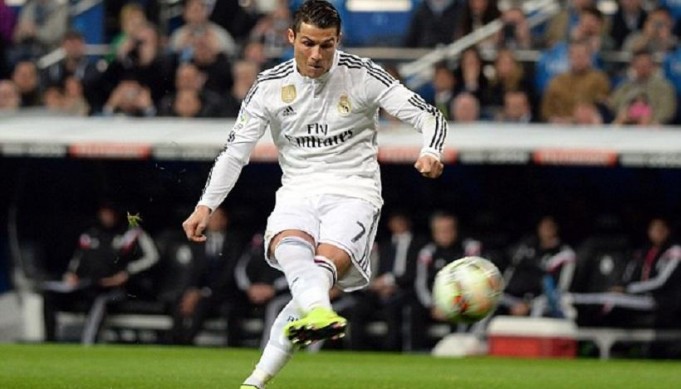 Δίνει χαρά σε ορφανό παιδάκι από την Παλαιστίνη η Ρεάλ και ο Ρονάλντο