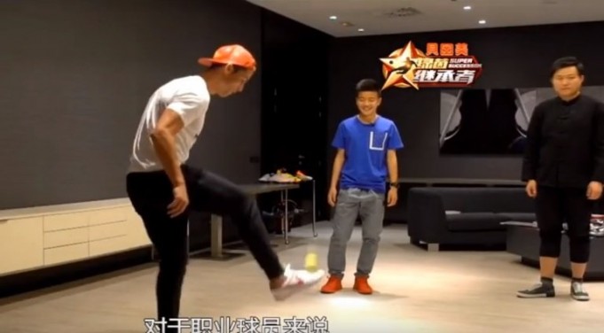 «Ομορφιές» και με μπαλάκι του τένις ο Κριστιάνο