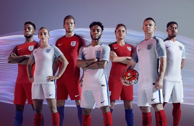 Εντυπωσιακή η νέα εμφάνιση της Αγγλίας!