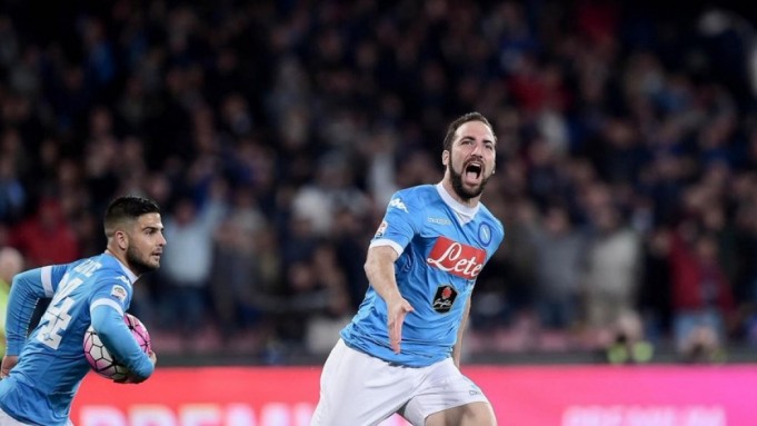 Ασταμάτητος Ιγκουαΐν, «αλύγιστη» Νάπολι!