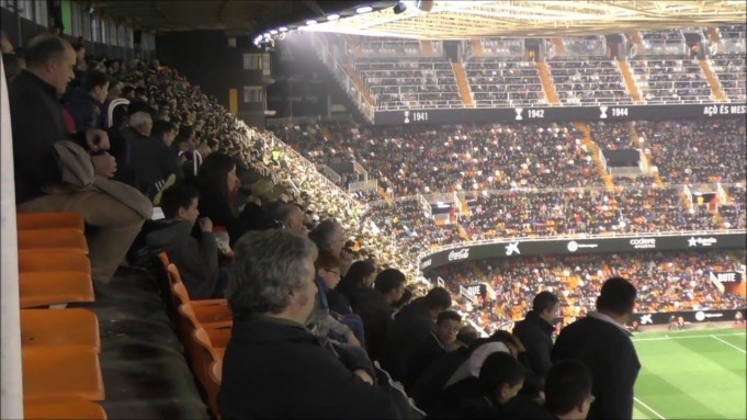 Κούνησαν λευκά μαντήλια στον Νέβιλ