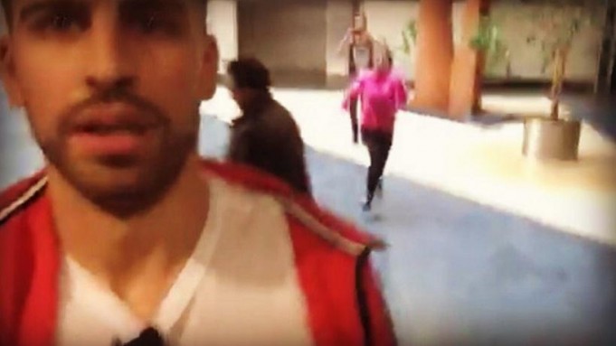 Επίθεση θαυμάστριας στον Πικέ σε live μετάδοση!