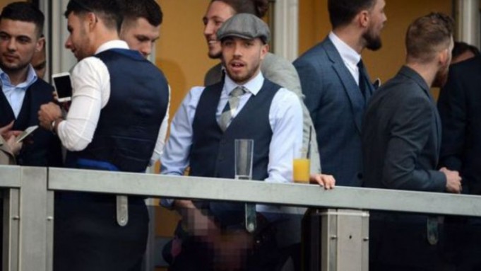 Σάλος στην Αγγλία με τους παίκτες που ούρησαν δημόσια σε… ποτήρια