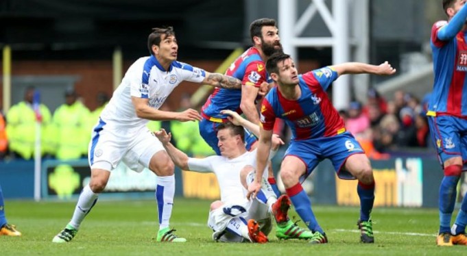 Του έβγαλε τη φανέλα, αλλά ο διαιτητής δεν έδωσε πέναλτι