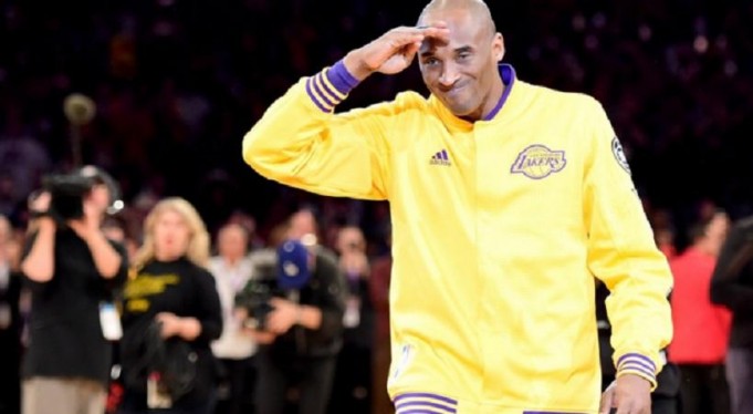 Συγκίνηση στην τελευταία παρουσίαση στον Κόμπι