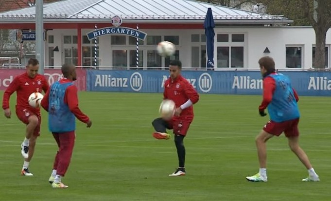 Προπόνηση και στα … ζογκλερικά από τη Μπάγερν