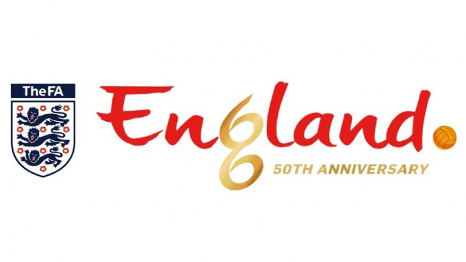 Στη δουλειά με τις … φανέλες των ομάδων τους οι Άγγλοι!