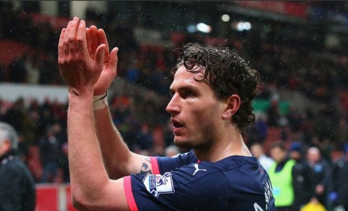 Έσπασε δυο δάχτυλα με … μπουνιά στον τοίχο ο Γιάνμαατ!