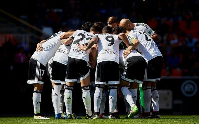 Αλλάζουν οι φανέλες των παικτών της Βαλένθια για τη… μέρα της μητέρας!