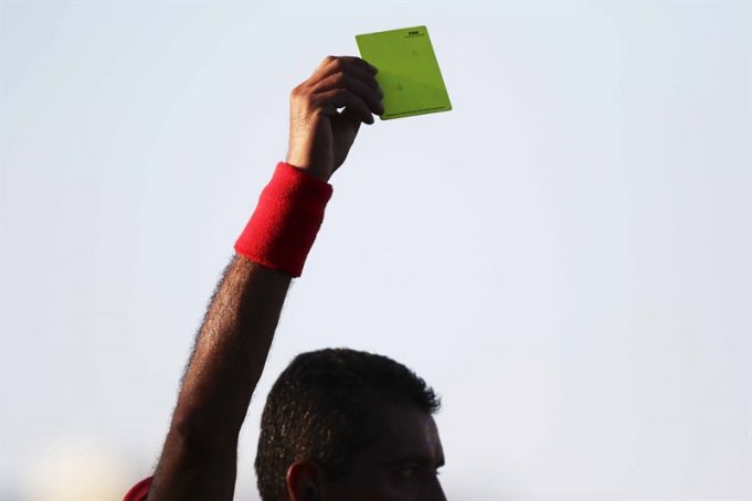 Δεκάλεπτη… αποβολή σε παίκτη που παίρνει κίτρινη για διαμαρτυρία σκέφτεται η Premier League!