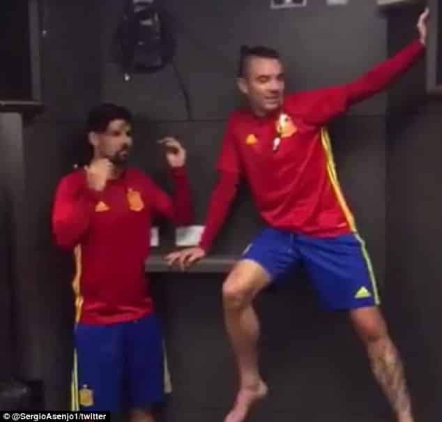 3a6b614200000578-3939772-goal_scorer_iago_aspas_and_manchester_city_striker_nolito_strike-a-31_1479253055171