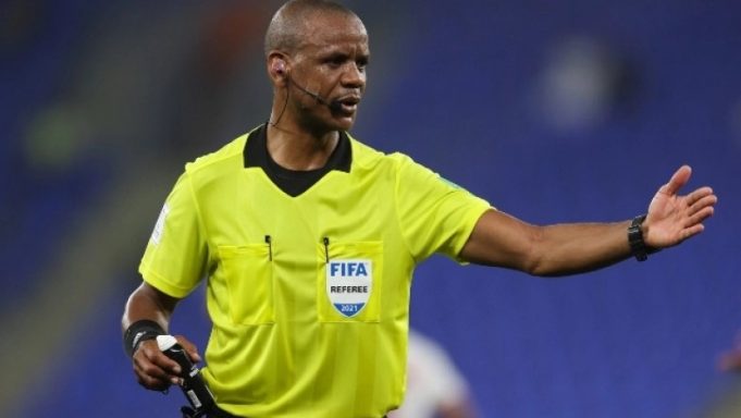 Τυνησία – Μάλι: Ο διαιτητής υπέστη θερμοπληξία και αναγκάστηκε να σφυρίξει νωρίτερα το τέλος του αγώνα