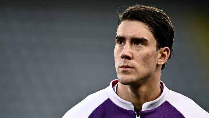 H Φιορεντίνα αφαιρεί με 20 ευρώ το όνομα του Βλάχοβιτς από τις φανέλες της