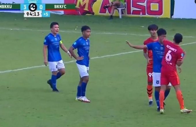 Δολοφονική αγκωνιά και άμεση αποδέσμευση!