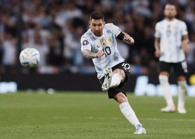 Ο Λιονέλ Μέσι πέτυχε και τα πέντε γκολ στο 5-0 της Αργεντινής κόντρα στην Εσθονία