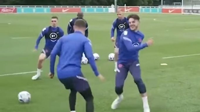 Αγγλία: Κρύβουν τη μπάλα και παίζουν «τίκι-τάκα» οι διεθνείς