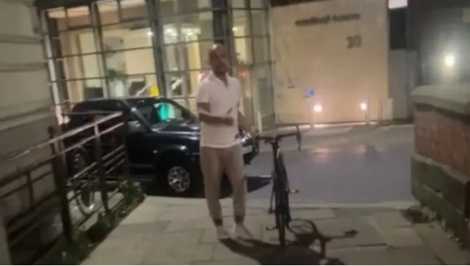 Οπαδός τρόμαξε τον Πεπ αφού τον πήρε στο κυνήγι για μια φωτογραφία