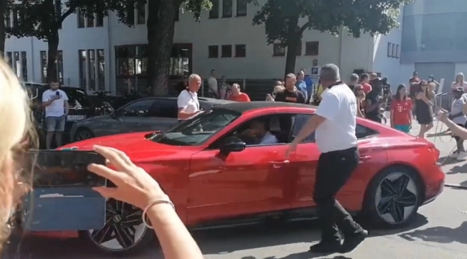 Λεβαντόφσκι: Οι οπαδοί της Μπάγερν αποχαιρέτησαν με «Hala Madrid!» τον Πολωνό