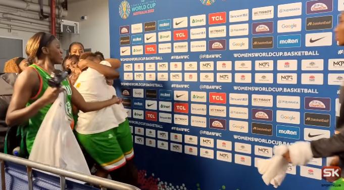 Μπουνίδια μπροστά στη κάμερα από τις μπασκετμπολίστριες του Μάλι