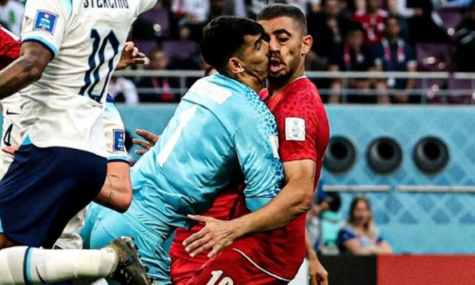 Η ανατριχιαστική σύγκρουση που οδήγησε στον τραυματισμό του τερματοφύλακα του Ιράν!