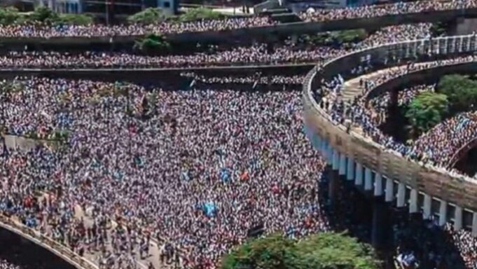 Αργεντινή: Οπαδός έπεσε από γέφυρα πάνω στο πούλμαν