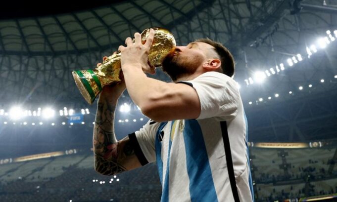 Μέσι: «Θα ήθελα να ζει ο Μαραντόνα, να μου έδινε το τρόπαιο του Μουντιάλ»