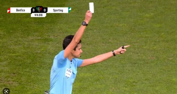 Η πρώτη λευκή κάρτα στην ιστορία του ποδοσφαίρου