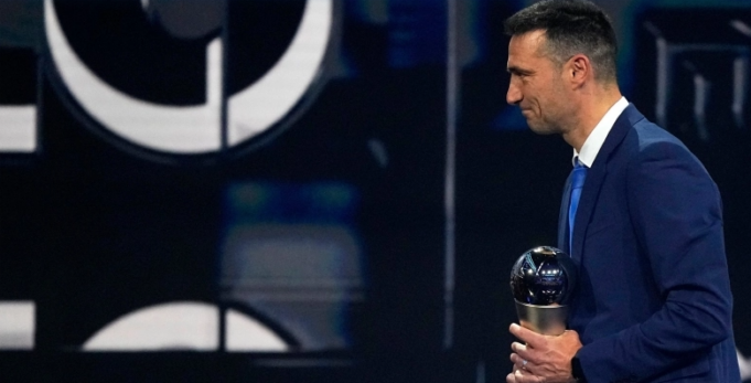 Σκαλόνι ο κορυφαίος προπονητής της χρονιάς