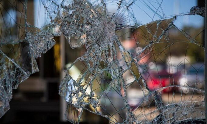 Οπαδοί της Τίγκρες έσπασαν με πέτρες το πούλμαν της ομάδας τους γιατί… μπερδεύτηκαν