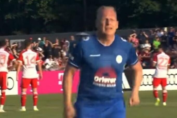 53χρονος έπαιξε 15 λεπτά στην ήττα της ομάδας του με 27-0 από τη Μπάγερν!