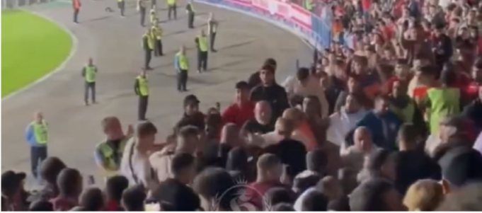 Επεισόδια και ξύλο μεταξύ οπαδών στις εξέδρες στο Αρμενία-Κροατία