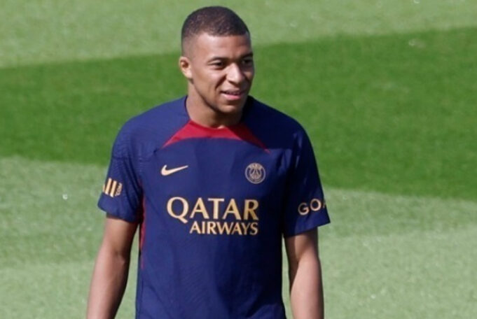 Εκνευρισμένος στα αποδυτήρια…. Tο πιο πιθανό σενάριο για Μπαμπέ!