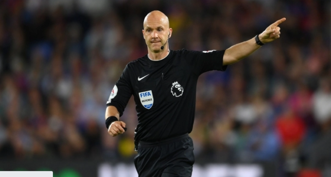 Η Premier League κάλεσε πιλότους αεροπορικής για να βελτιώσει την επικοινωνία μεταξύ των διαιτητών και του VAR