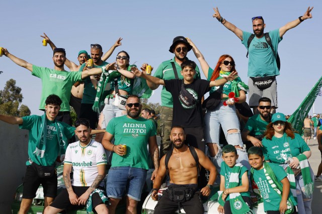 Πλούσιο Pre Game φωτορεπορτάζ εξώ από το ΓΣΠ και από τις εξέδρες