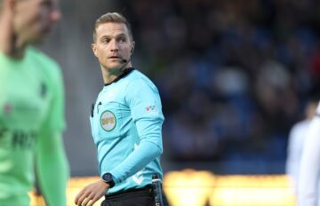 Fodbolddommer Mikkel Redder