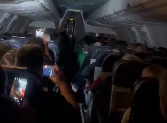 Zήτησαν νίκη πάνω στο Αποέλ μέσα στο αεροπλάνο!