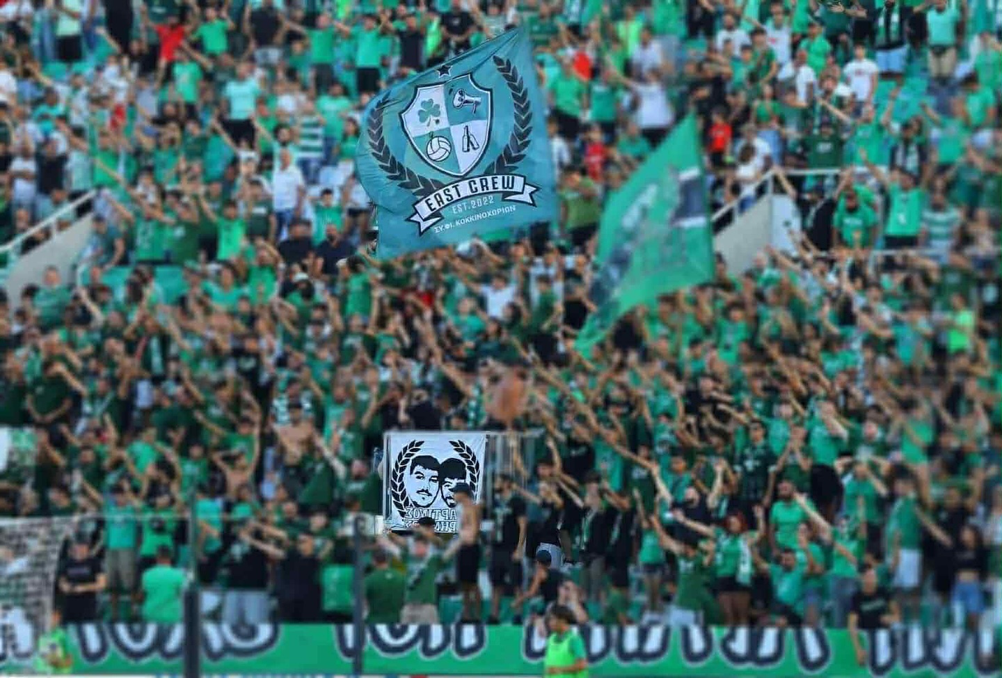 «Αδέλφια ζείτε, εσείς μας οδηγείτε»