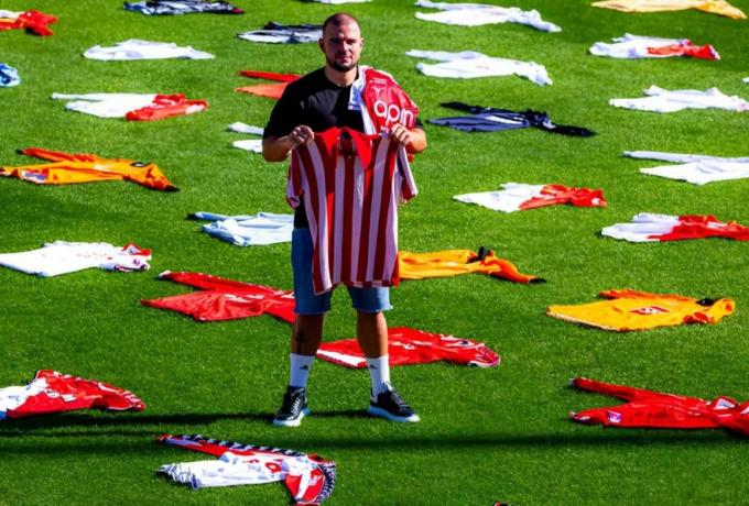 Φίλος της Μονακό κατέχει 1146 φανέλες και γεμίζει μισό γήπεδο (pic)